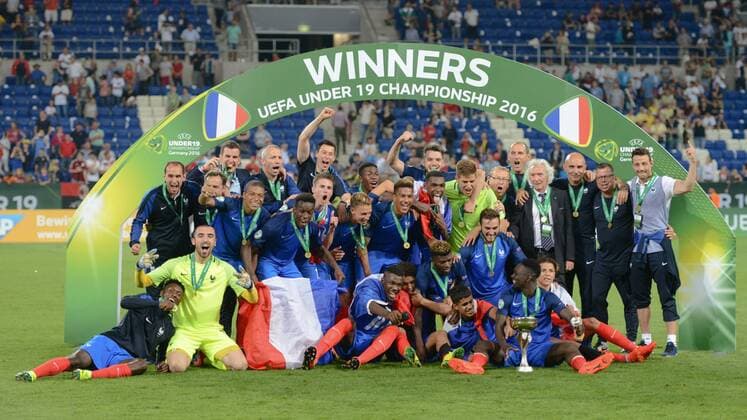 Fußball, U19 EM, Finale, Frankreich ist Europameister 24.07.2016, xmhx, Fussball EM 2016 U19 Finale, Italien - Frankreich, emspor, Jubel bei Paul Bernardorni (Frankreich), Jerome Onguene (Frankreich), Issa Diop (Frankreich) Jean-Kevin Augustin (Frankreich), Lucas Tousart (Frankreich), Kylian Mbappe (Frankreich), Ludovic Blas (Frankreich) Clement Michelin (Frankreich), Amine Harit (Frankreich) Christ-Emmanuel Maouassa (Frankreich), Denis Will Poha (Frankreich), Quentin Braat (Frankreich), Enock Kwateng (Frankreich) Olivier Boscagli (Frankreich), Jeremy Gelin (Frankreich), Florian Aye (Frankreich), Marcus Thuram (Frankreich), Jeando Fuchs (Frankreich), Ludovic Batelli (Trainer Frankreich) Sinsheim