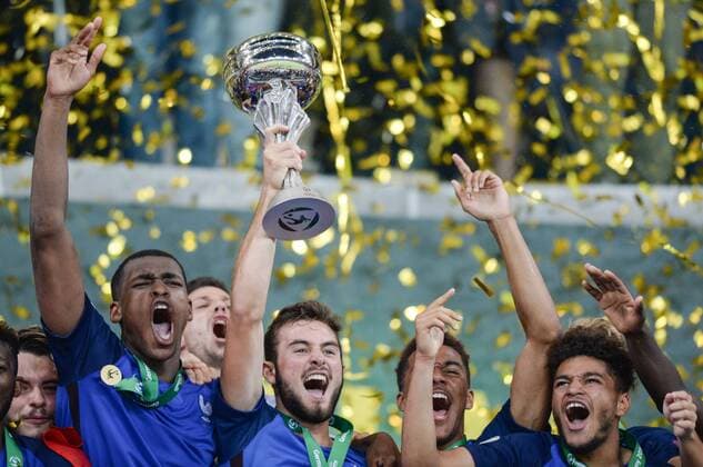 Fußball, U19 EM, Finale, Frankreich ist Europameister 24.07.2016, xmhx, Fussball EM 2016 U19 Finale, Italien - Frankreich, emspor, Jubel bei Paul Bernardorni (Frankreich), Jerome Onguene (Frankreich), Issa Diop (Frankreich) Jean-Kevin Augustin (Frankreich), Lucas Tousart (Frankreich), Kylian Mbappe (Frankreich), Ludovic Blas (Frankreich) Clement Michelin (Frankreich), Amine Harit (Frankreich) Christ-Emmanuel Maouassa (Frankreich), Denis Will Poha (Frankreich), Quentin Braat (Frankreich), Enock Kwateng (Frankreich) Olivier Boscagli (Frankreich), Jeremy Gelin (Frankreich), Florian Aye (Frankreich), Marcus Thuram (Frankreich), Jeando Fuchs (Frankreich), Ludovic Batelli (Trainer Frankreich) Sinsheim