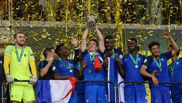 24.07.2016, xmhx, Fussball EM 2016 U19 Finale, Italien - Frankreich, emspor, Jubel bei Paul Bernardorni (Frankreich), Jerome Onguene (Frankreich), Issa Diop (Frankreich) Jean-Kevin Augustin (Frankreich), Lucas Tousart (Frankreich), Kylian Mbappe (Frankreich), Ludovic Blas (Frankreich) Clement Michelin (Frankreich), Amine Harit (Frankreich) Christ-Emmanuel Maouassa (Frankreich), Denis Will Poha (Frankreich), Quentin Braat (Frankreich), Enock Kwateng (Frankreich) Olivier Boscagli (Frankreich), Jeremy Gelin (Frankreich), Florian Aye (Frankreich), Marcus Thuram (Frankreich), Jeando Fuchs (Frankreich), Ludovic Batelli (Trainer Frankreich) Sinsheim