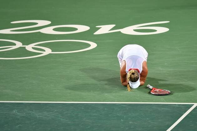 Angelique KERBER (GER),kniet auf dem Boden, Jubel,Freude,Begeisterung nach Matchball,Aktion,Einzelaktion, Einzelbild,Freisteller,Ganzkoerperaufnahme,ganze Figur. Tennis,Frauen,women,am 12.08.2016,Olympic Tennis Center, Olympische Sommerspiele 2016, vom 05.08. - 21.08.2016 in Rio de Janeiro Brasilien.