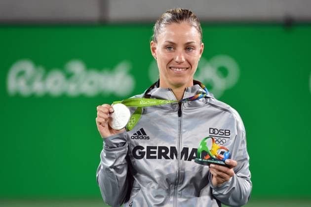 Rio 2016, Deutsche Medaillengewinner Angelique KERBER (GER), 2. Platz, Silber, Silbermedaille, Silbermedaillengewinnerin, Siegerehrung, Medal Ceremony, Monica PUIG (PUR) - Angelique KERBER (GER) 2:1, Tennis Finale der Frauen, Women s Singles Gold Medal Match am 13.08.2016, Olympic Tennis Center, Olympische Sommerspiele 2016, vom 05.08. - 21.08.2016 in Rio de Janeiro Brasilien.
