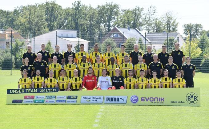17.08.2016, Offizieller Mannschafts und Portrait-Termin, Fußball, GER, 1.BL, Portraittermin 2016 2017, Mannschaftsfoto, Borussia Dortmund, Obere Reihe v.li., Thomas Zetzmann, Peter Kuhnt, Thorben Voeste, Dr. Markus Braun, Mikel Merino, Pierre-Emerick Aubameyang, Pierre Emerick Aubameyang, Julian Weigl, Marc Bartra, Benjamin Weber, Torwarttrainer Wolfgang de Beer, Co Trainer Arno Michels, Trainer Thomas Tuchel, 2. Reihe von Oben, v.li., Swantje Thomssen, Frank Gräfen, Sebastian Rode, Marco Reus, Adrian Ramos, Lukasz Piszczek, Ousmane Dembele, Ousmane Dembele, Sokratis, Andre Schuerrle, Andre Schürrle, Co Trainer Rainer Schrey, Andreas Beck, Florian Wrangler, Untere Reihe v.li., Emre Mor, Gonzalo Castro, Felix Passlack, Shinji Kagawa, Mario Goetze, Mario Götze, Torwart Roman Buerki, Roman Bürki, Torwart Roman Weidenfeller, Torwart Hendrik Bonmann, Nuri Sahin, Joo-Ho Park, Joo Ho Park, Christian Pulisic, Marcel Schmelzer, Raphael Guerreiro, Raphael Guerreiro.