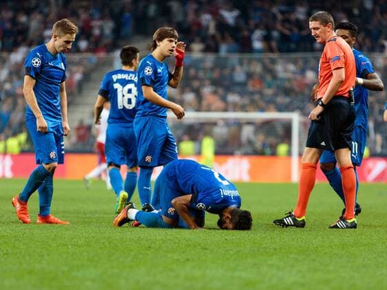 24.08.2016, Red Bull Arena, Salzburg, AUT, UEFA CL, FC Red Bull Salzburg vs Dinamo Zagreb, Play off, Rueckspiel, im Bild Torjubel Zagreb, 1:2, El Arabi Hilal Soudani (GNK Dinamo Zagreb) Goal Celebration Zagreb, 1:2, El Arabi Hilal Soudani (GNK Dinamo Zagreb) during the UEFA Championsleague Play off 2nd Leg Match between FC Red Bull Salzburg and Dinamo Zagreb at the Red Bull Arena in Salzburg, Austria on 2016 08 24. Salzburg EX_JFK