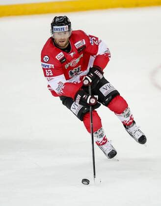 Markus SCHLACHER, AUT 63 Einzelaktion mit Puck, Aktion, Einzelbild, Freisteller, Ganzkoerper mit Scheibe, Scheibenfuehrung, Schuss, Schusstechnik, schiesst Halbfigur, Portrait, Porträt, DEUTSCHLAND - OESTERREICH 6-0 Eishockey Olympia Qualifikation 2016 Deutschland, Deutsche Eishockey Nationalmannschaft DEB , Riga, Lettland 02.09.2016