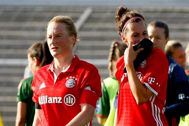 DEU, FFB, Allianz-Bundesliga, FC Bayern Muenchen vs. SC Freiburg 03.09.2016, Gruenwalder Stadion, Muenchen, DEU, FFB, Allianz-Bundesliga, FC Bayern Muenchen vs. SC Freiburg, im Bild enttaeuschte Bayernspielerinnen Melanie Behringer (FC Bayern Muenchen, 7) und Viktoria Schnaderbeck (FC Bayern Muenchen, 25) nordphotoxRMG