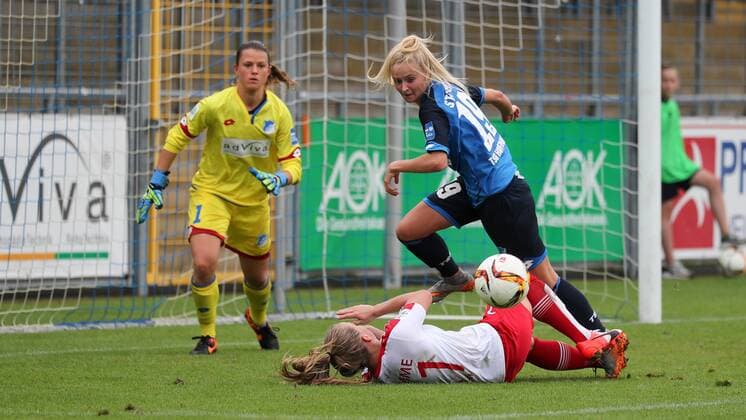 v.li.: Martina Tufekovic (Torwart, TSG, 1), Tabea Kemme (Potsdam, 21), Judith Steinert (TSG, 19), Zweikampf, Duell, duel, tackle, tackling, Dynamik, Action, Aktion, Fussball, Allianz Frauen-Bundesliga, TSG 1899 Hoffenheim - 1. FFC Turbine Potsdam, xozx