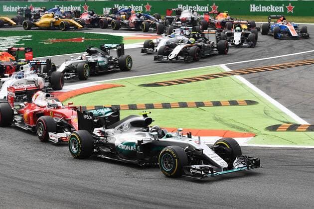 Motorsports: FIA Formula One World Championship WM Weltmeisterschaft 2016, Grand Prix of Italy, 6 Nico Rosberg (GER, Mercedes AMG Petronas Formula One Team), 5 Sebastian Vettel (GER, Scuderia Ferrari), start, mass, Masse, Menge, viele, many xHOCHxZWEIx