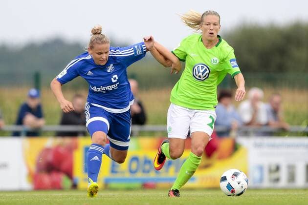 vl Dominika Skorvankova (Sand, 18), Lara Dickenmann (Wolfsburg, 21) Zweikampf, Duell, duell, tackle, Tackling, Aktion, action, Fußball,Allianz Frauen Bundesliga, SC Sand - VfL Wolfsburg, xtgx
