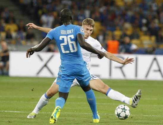 Fußball, CL, Dynamo Kiew - SSC Neapel September 13, 2016 - Kiev, Ukraine - Serhiy Sydorchuk (R) of Dynamo in action against Kalidou Koulibaly (L) of Napoli,during the UEFA Champions League,group B, football match between Dynamo Kyiv and SSC Napoli,at the Olimpiyskiy stadium,in Kiev, Ukraine, 13 September,2016. FC Dynamo Kyiv v SSC Napoli - UEFA Champions League - ZUMAn230