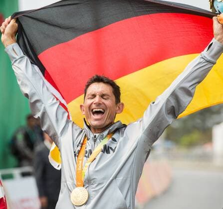 Bilder des Tages - SPORT 14.09.2016, Pontal, Rio de Janeiro, BRA, Rio 2016, Paralympische Sommerspiele, Handbike, Zeiitfahren, Herren, im Bild Winner Michael Teuber of Germany celebrates during the Men s Time Trial H5 of Cycling Road of the 2016 Rio Summer Paralympics at the Pontal in Rio de Janeiro, Brazil on 2016 09 14. Rio de Janeiro EP_stida