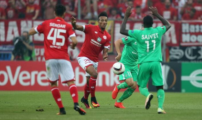 UEFA Europa League, 1. FSV Mainz 05 - AS St. Etienne, 1. Spieltag, Gruppenphase, Gruppe C, Saison 2016 2017 , 15.09.2016 in Mainz (GER), xmdx, Jean-Philippe GBAMIN (25, Mainz 05) , Henri SAIVET (11, St. Etienne) 1. FSV Mainz 05 - AS St. Etienne