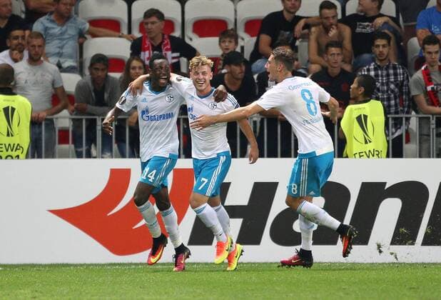 Fußball, EL, OGC Nizza - Schalke 04 15.09.2016, Fussball UEFA Europa League, 2016 17, Gruppenphase 1. Spieltag, OGC Nizza - FC Schalke 04, Jubel (v.li.), Abdul Rahman Baba (Schalke 04), Max Meyer (Schalke 04), Leon Goretzka (Schalke 04)
