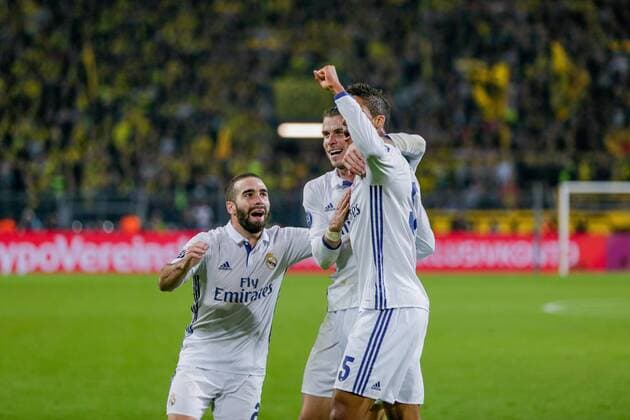 GER, Champions League, Borussia Dortmund vs Real Madrid 27.09.2016, Signal Iduna Park, Dortmund, GER, Champions League, Borussia Dortmund vs Real Madrid, im Bild picture shows VARANE (Real Madrid 5) bejubelt sein Tor zum 1:2 celebrates after scoring 1:2 with BALE (Real Madrid 11), CARVAJAL (Real Madrid 2), Foto@ nordphoto Rauch nordphotox xrauch