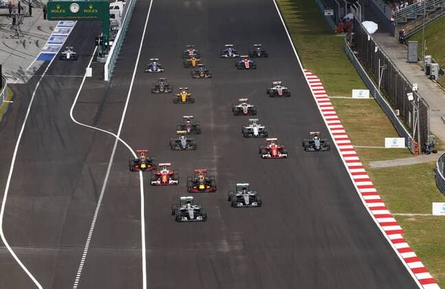 Formel 1, GP Malaysia Motorsports: FIA Formula One World Championship WM Weltmeisterschaft 2016, Grand Prix of Malaysia, 44 Lewis Hamilton (GBR, Mercedes AMG Petronas Formula One Team), 6 Nico Rosberg (GER, Mercedes AMG Petronas Formula One Team), 33 Max Verstappen (NLD, Red Bull Racing), 5 Sebastian Vettel (GER, Scuderia Ferrari), 3 Daniel Ricciardo (AUS, Red Bull Racing), 7 Kimi Raikkonen (FIN, Scuderia Ferrari), start, mass, Masse, Menge, viele, many xHOCHxZWEIx