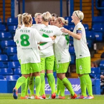 Bilder des Tages - Sport Jubel, Torjubel, Torerfolg, celebrate the goal, goal, celebration, Jubel ueber das Tor, optimistisch, Action, Aktion Wolfsburg über das Tor von Zsanett Jakabfi (Wolfsburg, 3), Alexandra Popp (Alex Popp, Wolfsburg, 11) (mitte) schreit ihre Freude herau, Fussball, UEFA Women s Champions League, Chelsea Ladies FC - VfL Wolfsburg, xtgx