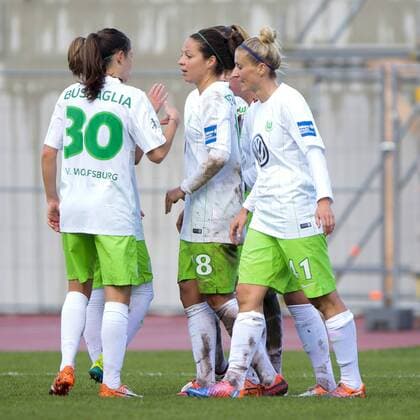 Jubel, Torjubel, Torerfolg, celebrate the goal, goal, celebration, Jubel ueber das Tor, optimistisch, Action, Aktion nach Tor zum 0:4 durch Vanessa Bernauer (Wolfsburg, 18), Fussball, DFB Pokal Frauen, 1. FFC Fortuna Dresden - VfL Wolfsburg, xtgx