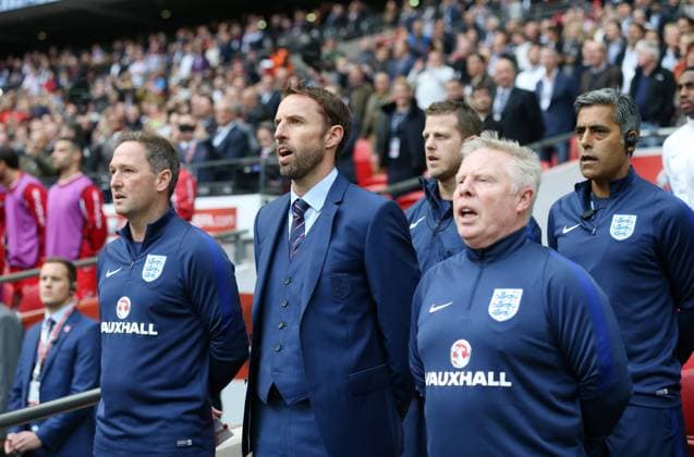 Fußball, WM Quali, England - Malta England s Gareth Southgate sings the national anthem during the World Cup Qualifying Group F match at Wembley Stadium, London. Picture date October 8th, 2016 Pic David Klein Sportimage EDITORIAL USE ONLY. No use with unauthorised audio, video, data, fixture lists, club league logos or live services. Online in-match use limited to 120 images, no video emulation. No use in betting, games or single club league player publications.
