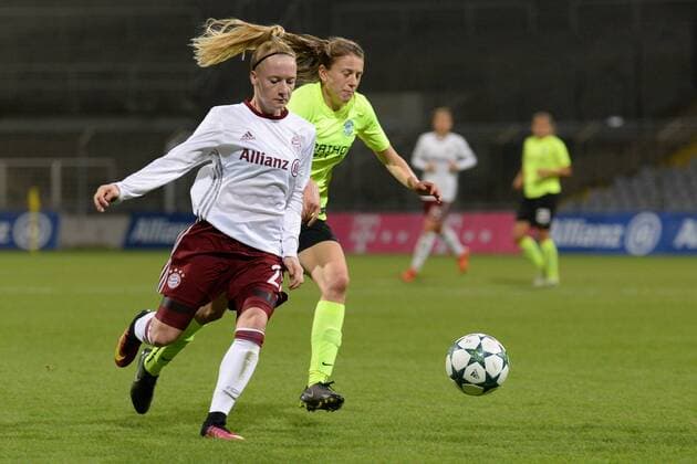 v.li.: Anna Gerhardt (FC Bayern München, FCB, 27) Elizabeth ARNOT (Lizzy ARNOT, Hibernian Ladies FC, 7) im Zweikampf, Duell, duel, tackle, Dynamik, Action, Aktion, Fussball, UEFA Women s Champions League, FC Bayern München - Hibernian Ladies FC Edinburgh, xslx