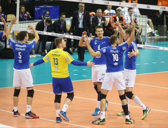 GER, VBL Supercup Maenner 2016 17, BR VOLLEYS VS. VfB Friedrichshafen 16.10.2016, Mercedes Benz Arena, Berlin, GER, VBL Supercup Maenner 2016 17, BR VOLLEYS VS. VfB Friedrichshafen, im Bild David Sossenheimer (Friedrichshafen), Markus Steuerwald (Friedrichshafen), f10 , Georg Klein (Friedrichshafen), Michal Finger (Friedrichshafen) nordphotox xEngler