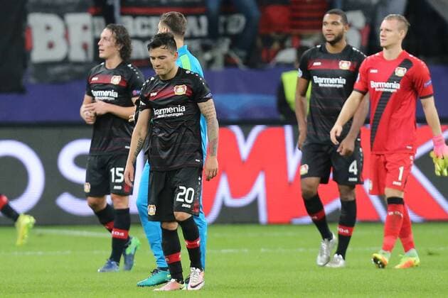 Julian Baumgartlinger ( 15, Bayer Leverkusen), Charles Aranguiz ( 20, Bayer 04 Leverkusen), Jonathan Tah ( 4, Bayer 04 Leverkusen) und Bernd Leno ( 1, Torwart, Bayer 04 Leverkusen) entaeuscht, Bayer 04 Leverkusen vs Tottenham Hotspur, Fussball, UEFA Champions League, 18.10.2016, Leverkusen Copyright: xDeutzmann Eibner-Pressefotox EP_CDN