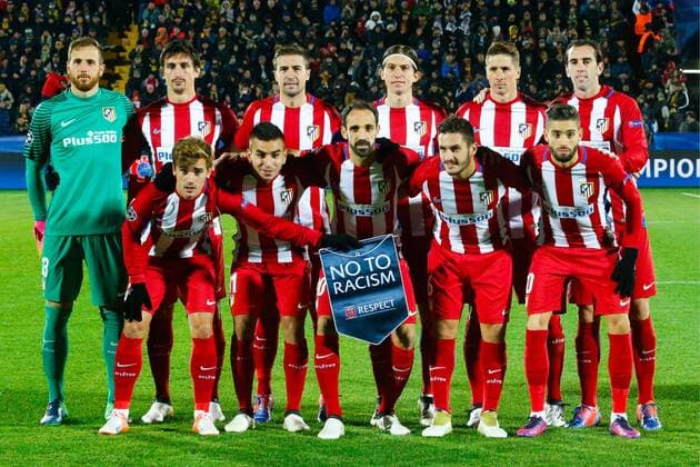 Fußball, CL, FK Rostow - Atletico Madrid ROSTOV-ON-DON, RUSSIA - OCTOBER 19, 2016: Atletico Madrid s Antoine Griezmann, Angel Correa, Juanfran, Koke, Yannick Carrasco (L-R front), goalkeeper Jan Oblak, Stefan Savic, Gabi, Filipe Luis, Fernando Torres and Diego Godin (L-R background) pose for a group photograph ahead of the 2016-17 Season UEFA Champions League Group D Round 3 football match against FC Rostov at the Olimp-2 Stadium. Valery Matytsin TASS TS034F2D