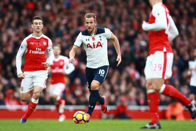 Arsenal v Tottenham Hotspur . . London, UK . . 06.11.2016 Laurent Koscielny (A) Harry Kane (TH)