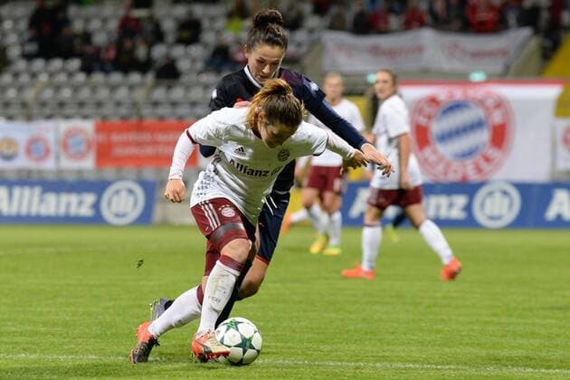 v.li.: Nicole Rolser (FC Bayern München, FCB, 29) Anna KOZHNIKOVA (FK Rossiyanka, Rossijanka, 3) im Zweikampf, Duell, duel, tackle, Dynamik, Action, Aktion, Fussball, UEFA Women s Champions League, FC Bayern München - FK Rossiyanka, xslx