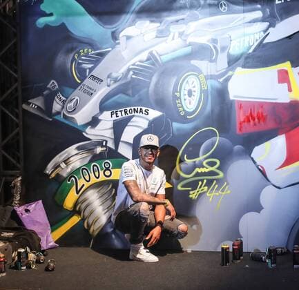 Mercedes British driver Lewis Hamilton participates at a promotional event in Sao Paulo, Brazil, 09 November 2016. Brazil s Formula One Grand Prix will be celebrated next Sunday at the Interlagos racetrack. MERCEDES DRIVER LEWIS HAMILTON IN SAO PAULO !ACHTUNG: NUR REDAKTIONELLE NUTZUNG! SAO001 20161110-636143342154195031