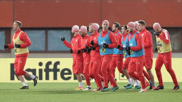 Fußball, Nationalteam Österreich Training SOCCER - AUT vs SVK, test match, preview VIENNA,AUSTRIA,14.NOV.16 - SOCCER - OEFB international match Länderspiel Austria vs Slovakia, preview, training team AUT. Image shows Marc Janko (AUT), Michael Madl (AUT), Valentino Lazaro (AUT), Karim Onisiwo (AUT), Aleksandar Dragovic (AUT), Martin Harnik (AUT), Markus Suttner (AUT), Marko Arnautovic (AUT), Stefan Ilsanker (AUT) and Lukas Hinterseer (AUT). GEPAxpictures xChristianxOrt