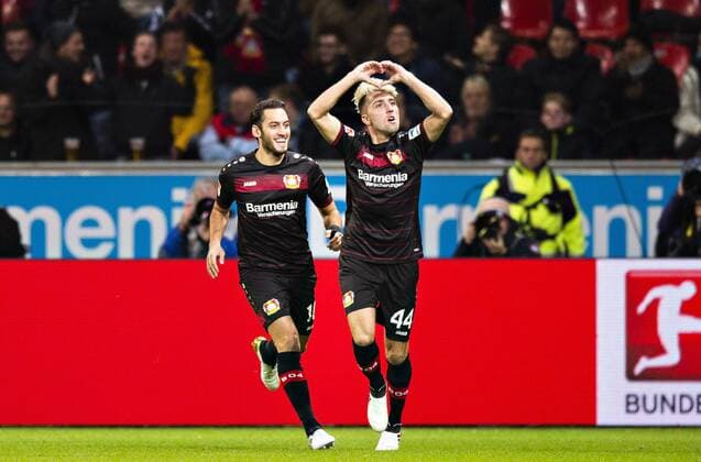 Leverkusen, 18.11.2016, BayArena Torjubel: Kevin Kampl (Bayer) und Hakan Calhanoglu (Bayer) Bayer Leverkusen - RB Leipzig mm