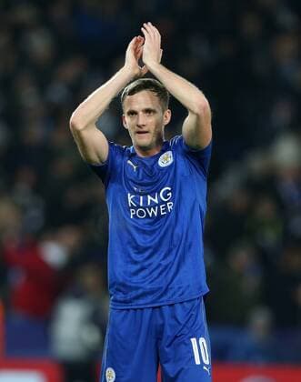 Fußball, CL, Leicester City - FC Brügge Leicester s Andy King celebrates at the final whistle during the Champions League group B match at the King Power Stadium, Leicester. Picture date November 22nd, 2016 Pic David Klein Sportimage EDITORIAL USE ONLY. No use with unauthorised audio, video, data, fixture lists, club league logos or live services. Online in-match use limited to 120 images, no video emulation. No use in betting, games or single club league player publications.