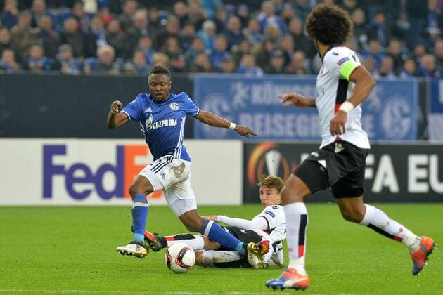 GER, Europa League, FC Schalke 04 vs OGC Nizza 24.11.2016, Veltins-Arena, Gelsenkirchen, GER, Europa League, FC Schalke 04 vs OGC Nizza, im Bild Foulspiel von Oliver Boscagli ( Nizza 28 ), Mitte an Bernard Tekpetey ( Schalke 32 ), links Foto © nordphoto Treese nordphotoxTreese
