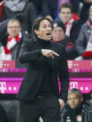 Roger SCHMIDT, Trainer Leverkusen Halbfigur , Aktion, Einzelbild, Portrait, Portraet, Einzelaktion gestikuliert und gibt Anweisungen, Aktion, Einzelbild, Gestik, Geste, Handbewegung, zeigen, deuten FC BAYERN MUENCHEN - BAYER 04 LEVERKUSEN Fussball 1. Bundesliga , Muenchen, am 26.11.2016, 12.Spieltag, Saison 2016 2017, 1.Liga, 1.Bundesliga,