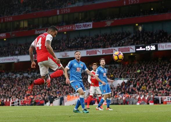 Arsenal s Theo Walcott scoring his sides second goal during the Premier League match at the Emirates Stadium, London. Picture date October 26th, 2016 Pic David Klein Sportimage EDITORIAL USE ONLY. No use with unauthorised audio, video, data, fixture lists, club league logos or live services. Online in-match use limited to 120 images, no video emulation. No use in betting, games or single club league player publications.