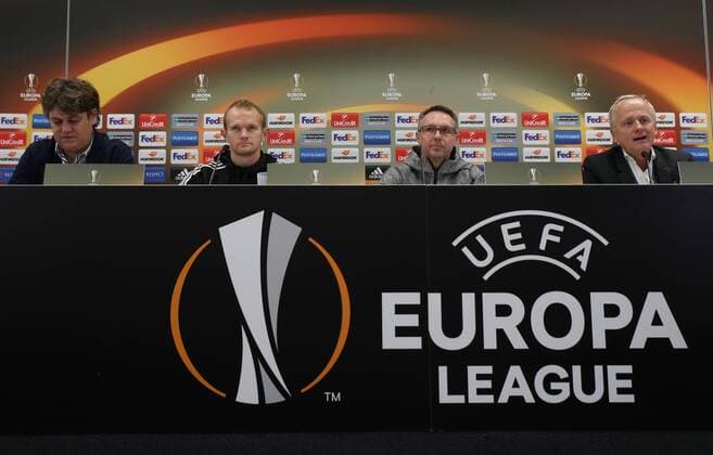 SOCCER - UEFA EL, Rapid vs Bilbao, preview VIENNA,AUSTRIA,07.DEC.16 - SOCCER - UEFA Europa League, group stage, SK Rapid Wien vs Athletic Club Bilbao, preview, press conference PK Pressekonferenz of Rapid. Image shows press officer Peter Klinglmueller, Mario Sonnleitner (Rapid), head coach Damir Canadi (Rapid) and Andy Marek (Rapid). GEPAxpictures xPhilippxBrem