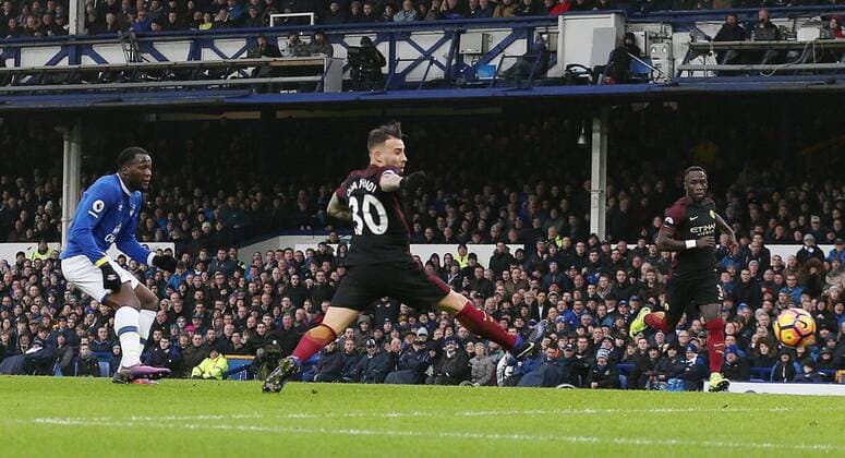 Romelu Lukaku of Everton scores the first goal during the English Premier League match at Goodison Park Stadium, Liverpool Picture date: January 15th, 2017. Pic Simon Bellis Sportimage EDITORIAL USE ONLY. No use with unauthorised audio, video, data, fixture lists, club league logos or live services. Online in-match use limited to 120 images, no video emulation. No use in betting, games or single club league player publications.