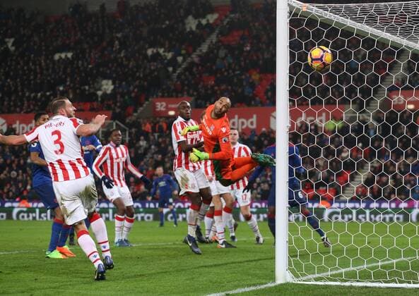 Manchester United ManU s Wayne Rooney scoring his sides opening goal during the Premier League match at Bet365 Stadium, Stoke. Picture date January 21st, 2017 Pic David Klein Sportimage EDITORIAL USE ONLY. No use with unauthorised audio, video, data, fixture lists, club league logos or live services. Online in-match use limited to 120 images, no video emulation. No use in betting, games or single club league player publications.