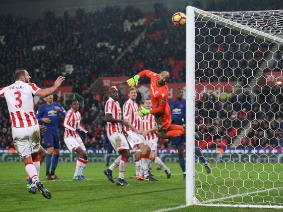 Manchester United ManU s Wayne Rooney scoring his sides opening goal during the Premier League match at Bet365 Stadium, Stoke. Picture date January 21st, 2017 Pic David Klein Sportimage EDITORIAL USE ONLY. No use with unauthorised audio, video, data, fixture lists, club league logos or live services. Online in-match use limited to 120 images, no video emulation. No use in betting, games or single club league player publications.