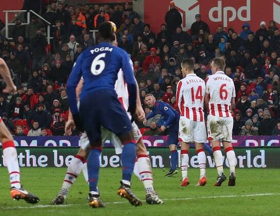 Manchester United ManU s Wayne Rooney scoring his sides opening goal during the Premier League match at Bet365 Stadium, Stoke. Picture date January 21st, 2017 Pic David Klein Sportimage EDITORIAL USE ONLY. No use with unauthorised audio, video, data, fixture lists, club league logos or live services. Online in-match use limited to 120 images, no video emulation. No use in betting, games or single club league player publications.
