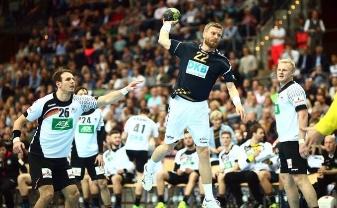 Leipzig, 03.02.2017, Arena, All Star Game, Handball, Herren , Deutschland DHB Auswahl vs. Bundesliga All-Star-Team 36:40 (19:17). , Im Bild v.l: Kai Häfner Haefner (DHB, Hannover), Gudjon Valur Sigurdsson (All Star, RN Löwen) und Patrick Wiencek (DHB, Kiel). ,