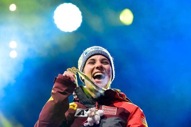 07, St. Moritz, SUI, FIS Weltmeisterschaften Ski Alpin, St. Moritz 2017, Super G, Damen, Siegerehrung, im Bild Nicole Schmidhofer (AUT, Weltmeisterin) Nicole Schmidhofer (AUT, Weltmeisterin) during the winner ceremony for the ladie s SuperG of the FIS Ski World Championships 2017. St. Moritz, Switzerland on 2017 02 07. St. Moritz EP_eri