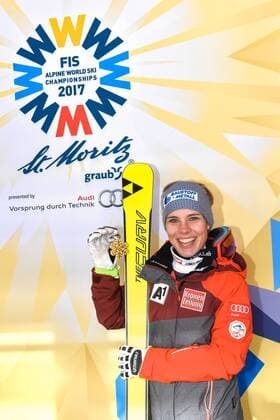 07.02.2017, St. Moritz, SUI, FIS Weltmeisterschaften Ski Alpin, St. Moritz 2017, Super G, Damen, Medaillen, im Bild Nicole Schmidhofer (AUT, Weltmeisterin) World Champion Nicole Schmidhofer of Austria poses with her gold medal after the ladie s SuperG of the FIS Ski World Championships 2017. St. Moritz, Switzerland on 2017 02 07. St. Moritz EP_mor