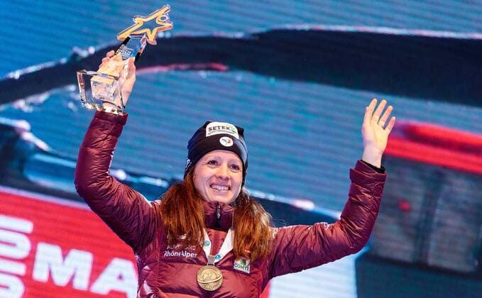 10.02.2017, Biathlonarena, Hochfilzen, AUT, IBU Weltmeisterschaften Biathlon, Hochfilzen 2017, Sprint Frauen, Siegerehrung, im Bild Anais Chevalier (FRA, 3. Platz Bronze Medaille) 3rd placed and Bronze Medalist Anais Chevalier of France during Winner Ceremony of the Ladies Sprint of the IBU Biathlon World Championships at the Biathlonarena in Hochfilzen, Austria on 2017 02 10. -Pressefoto Hochfilzen EP_fei