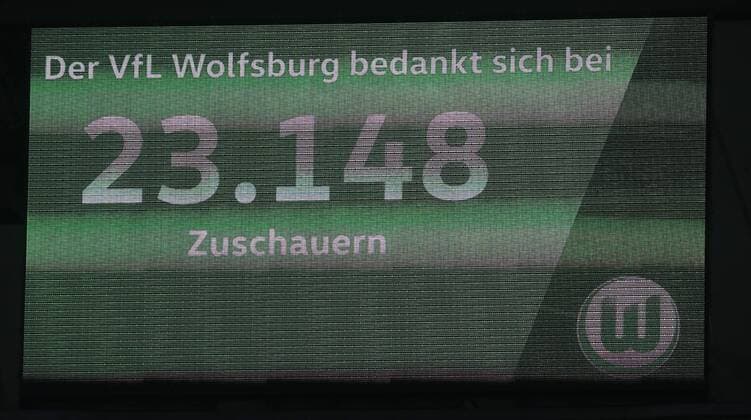 Anzeigentafel mit Zuschauerzahl 23148