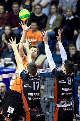 Volleyball, Herren, Saison 2016 17 CEV Champions League, 5. Spieltag, BR Volleys - Asseco Resovia Rzeszow, Marcin Mozdzonek (Nr. 17, Asseco Resovia Rzeszow), Robert Kromm (Nr. 3, Berlin Recycling Volleys), Thibault Rossard (Nr. 9, Asseco Resovia Rzeszow), 14.02.17,