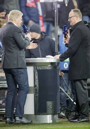 Oliver KAHN, Co Moderator Oliver Welken Fernsehen,Journalisten, TV, Medien, Fotografen , Fernsehuebertagung, Live, Liveuebertragung, Presse , Interview, Media, Medienzentrum FC BAYERN MUENCHEN - FC ARSENAL 5-1 Achtelfinale, Fussball UEFA Champions League, Muenchen, 15.02.2017 CL Saison 2016 2017, FCB
