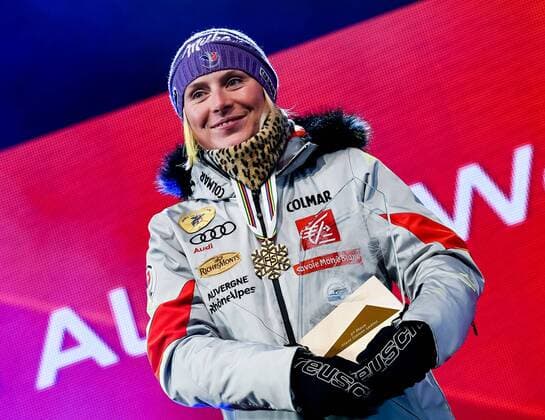 16.02.2017, St. Moritz, SUI, FIS Weltmeisterschaften Ski Alpin, St. Moritz 2017, Riesenslalom, Damen, Siegerehrung, im Bild Tessa Worley (FRA, Damen Riesenslalom Weltmeisterin und Goldmedaille) ladieis Giant Slalom world Champion and Gold medalist Tessa Worley of France during the winner Ceremony for the ladie s Giant Slalom of the FIS Ski World Championships 2017. St. Moritz, Switzerland on 2017 02 16. St. Moritz EP_eri