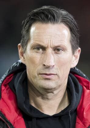 Roger SCHMIDT, Trainer Leverkusen Halbfigur , Aktion, Einzelbild, Portrait, Portraet, Einzelaktion FC AUGSBURG - BAYER 04 LEVERKUSEN Fussball 1. Bundesliga , Augsburg, am 17.02.2017, 21.Spieltag, Saison 2016 2017, 1.Liga, 1.Bundesliga,FCA