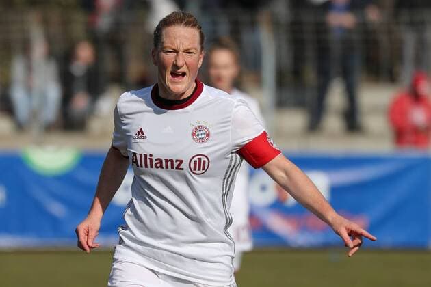 Melanie Behringer (FCB, 7), Einzelbild, Aktion, Action, gibt Anweisungen, gestikuliert, mit den Armen gestikulieren, gives instructions, gesticulate, Fussball, Allianz Frauen-Bundesliga, SC Freiburg - FC Bayern München, xozx