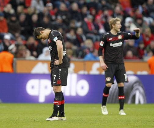 Leverkusen, Bayarena, 25.02.17: Javier Hernandez Chicharito (Bayer 04 Leverkusen) (L) und Stefan Kießling (Bayer 04 Leverkusen) enttäuscht im Spiel der 1. Bundesliga zwischen Bayer 04 Leverkusen vs. FSV Mainz 05 in der Saison 2016 2017.